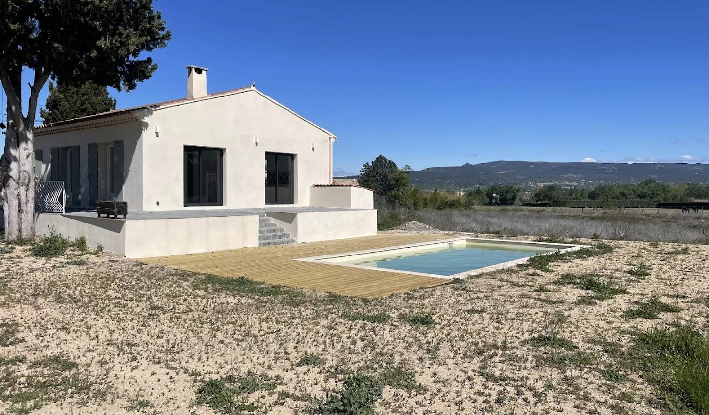 Villa with pool Maubec