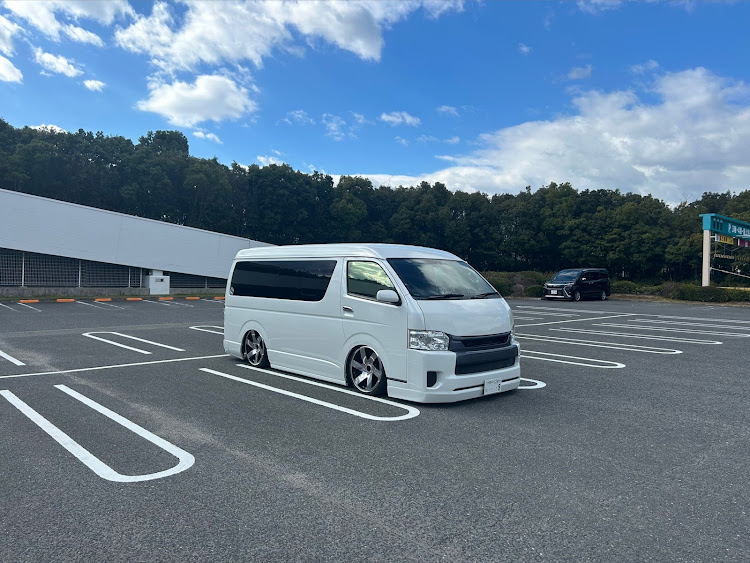 ハイエースワゴンのDR-Style・ディーアールスタイル・ハイドロリクス・今年1年ありがとうございました・来年もよろしくお願いしますに関するカスタム事例の投稿画像3枚目
