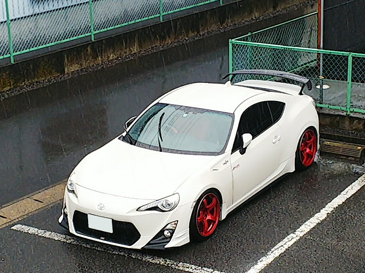 86のLSRWING typeL・ADVAN Racing TC4・BLITZ DAMPER ZZ-R・BLITZ NUR-SPEC・その他もろもろwwに関するカスタム事例の投稿画像1枚目