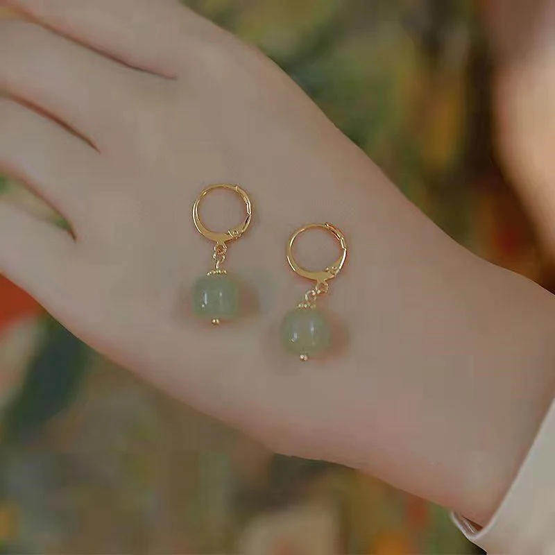 Hetian Jade Earrings Elegance Retro – Experience timeless beauty and retro charm. Enhance your style with these luxuriou