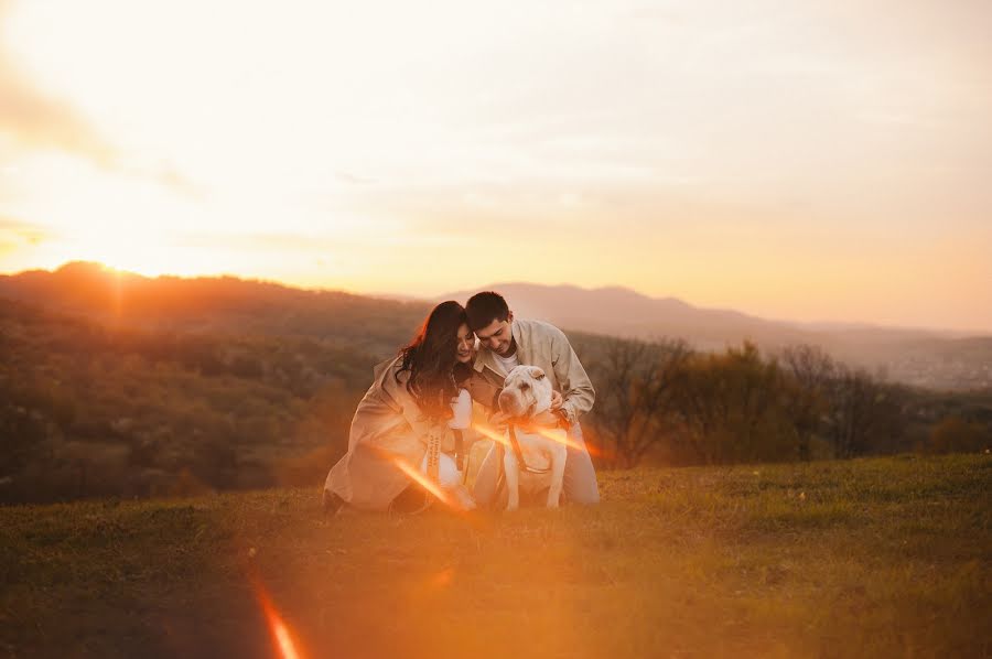 Wedding photographer Tolik Sabina (toliksabina). Photo of 21 October 2019