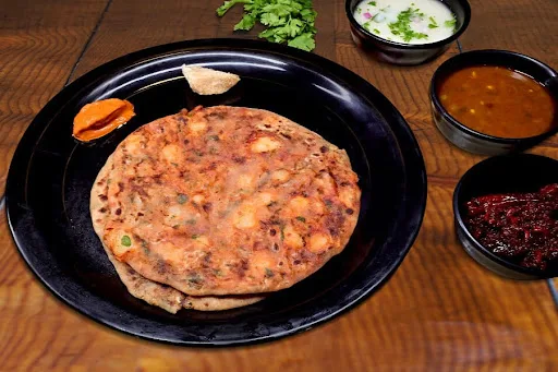 Aloo Schezwan Paratha