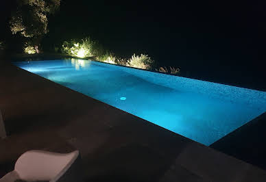 Villa avec piscine en bord de mer 3