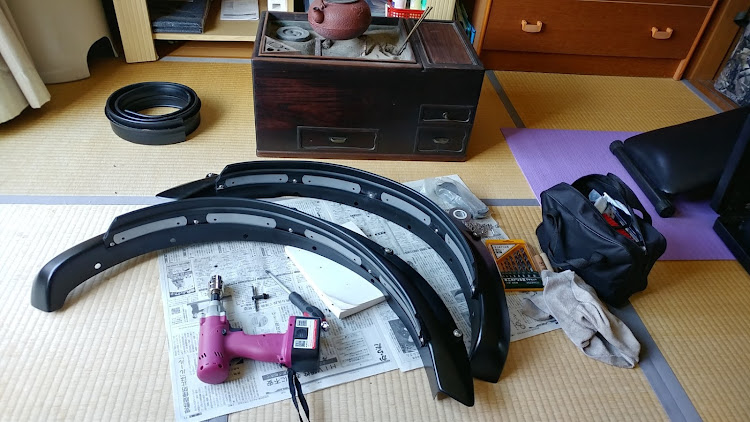 ジムニーのオーバーフェンダー・DIY・沢山のいいねやコメントありがとうございます🎶に関するカスタム事例の投稿画像3枚目