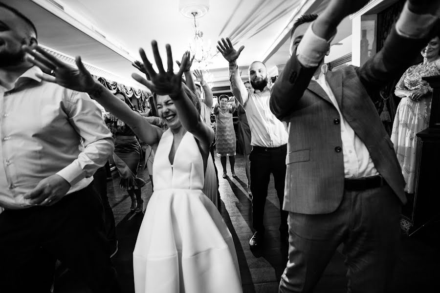 Fotógrafo de casamento Elena Zaschitina (photolenza). Foto de 11 de agosto 2017