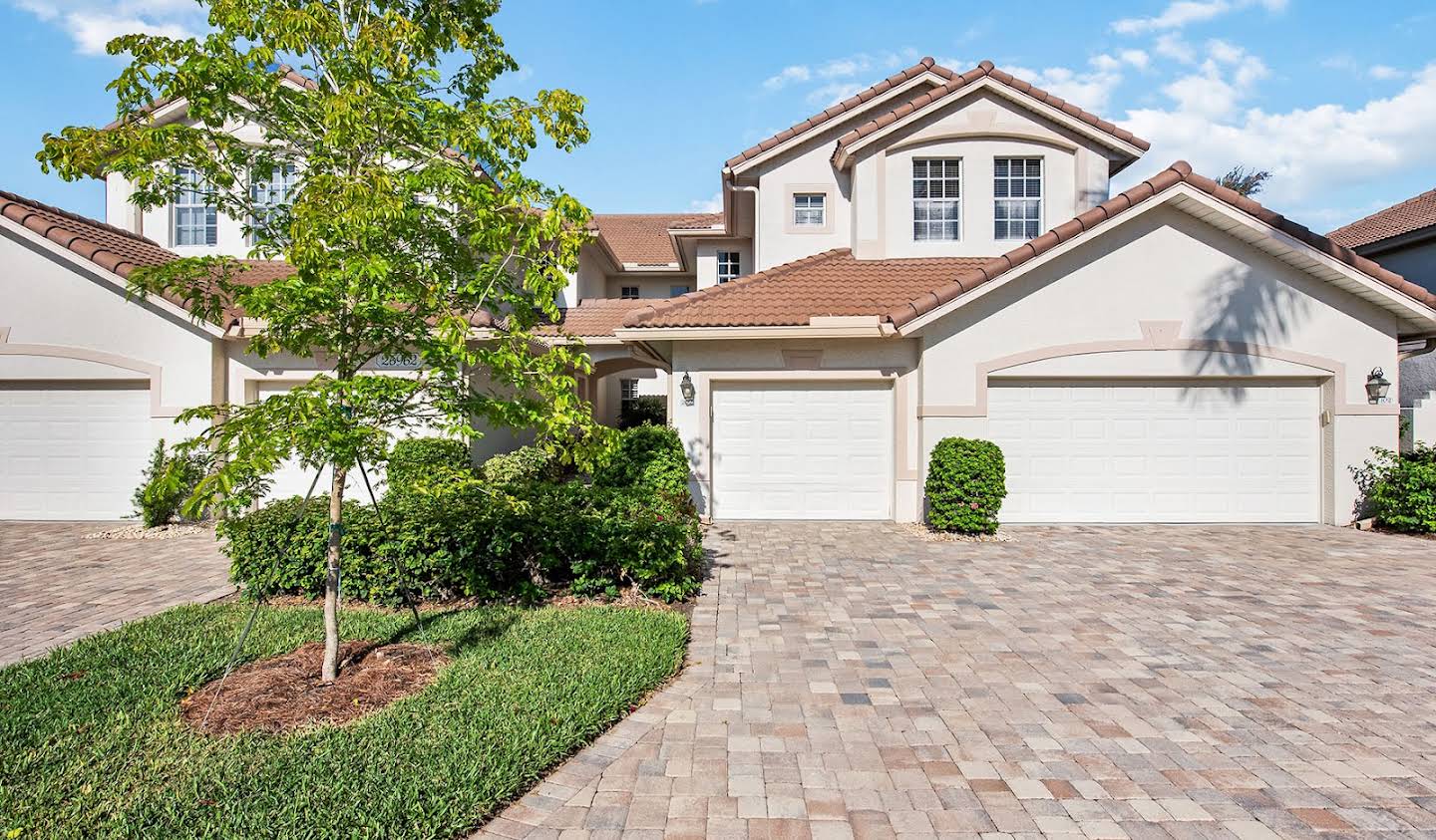 Apartment with pool Bonita Springs