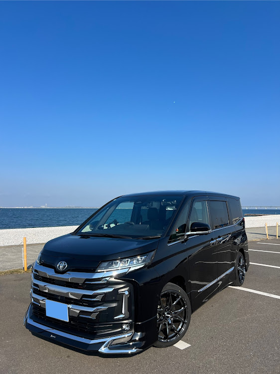 ノアのF-garage family・2023ベストショット12月・カメ活・海と愛車・12月もよろしくお願いしますに関するカスタム事例の投稿画像1枚目