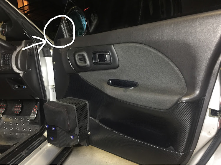インプレッサ WRXのDIY・ドアミラー・カーボンシート貼り込み・アストロカーボンシートに関するカスタム事例の投稿画像2枚目