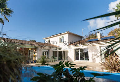 Maison avec piscine en bord de mer 2