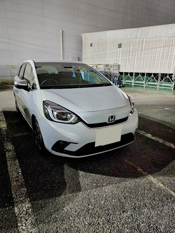 フィットの武蔵野フーズ所沢工場・自宅の駐車場に関するカスタム事例の投稿画像1枚目