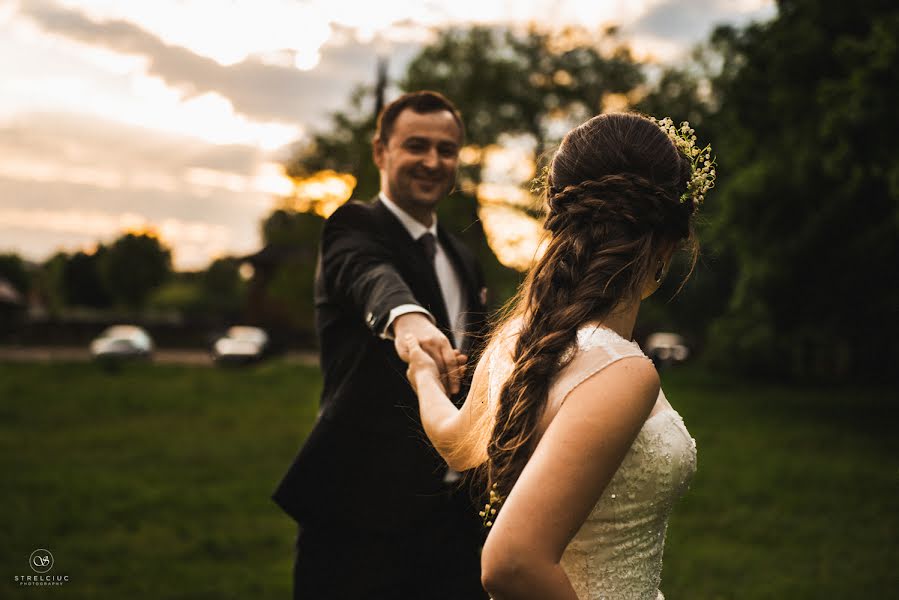 Fotógrafo de casamento Dmitriy Strelchuk (strelciuc). Foto de 30 de maio 2015