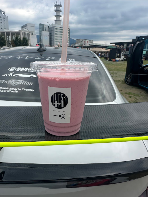 M4 クーペのスーパーカー・高級外車と改造外車・キッチンカー・イベント参加・美味いよスムージーに関するカスタム事例の投稿画像3枚目