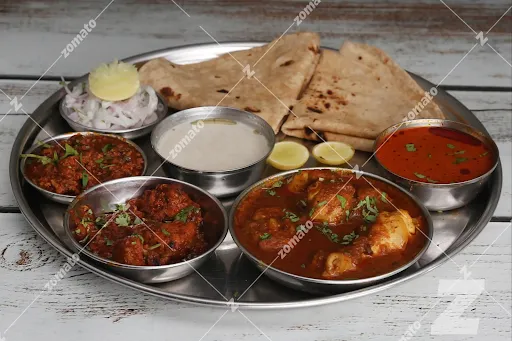 Chicken Varhadi Thali