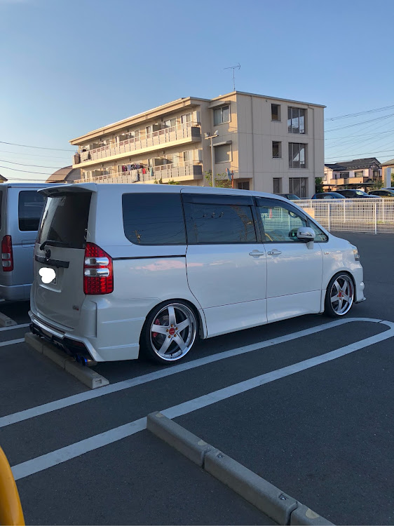 ノアのDIY・ホイール交換・車高調整・エムズガレージに関するカスタム事例の投稿画像3枚目