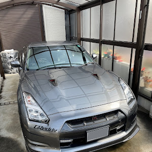 NISSAN GT-R