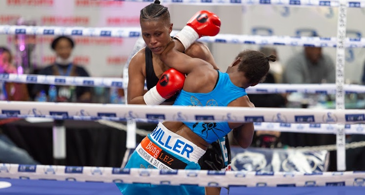 Miller and Fortuin exchange leather during their previous fight which Fortuin won.