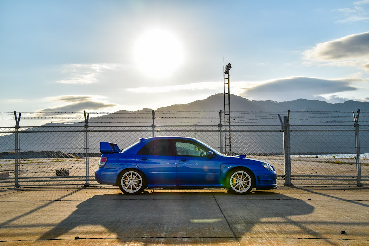 インプレッサ WRX STIのGDB・朝焼けと車・ADVAN Racing・RCⅢ・撮り貯め写真に関するカスタム事例の投稿画像2枚目