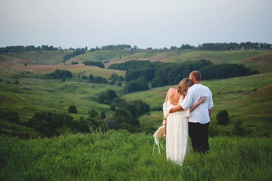 Wedding photographer Ekaterina Tolstyakova (katrin694). Photo of 1 August 2017