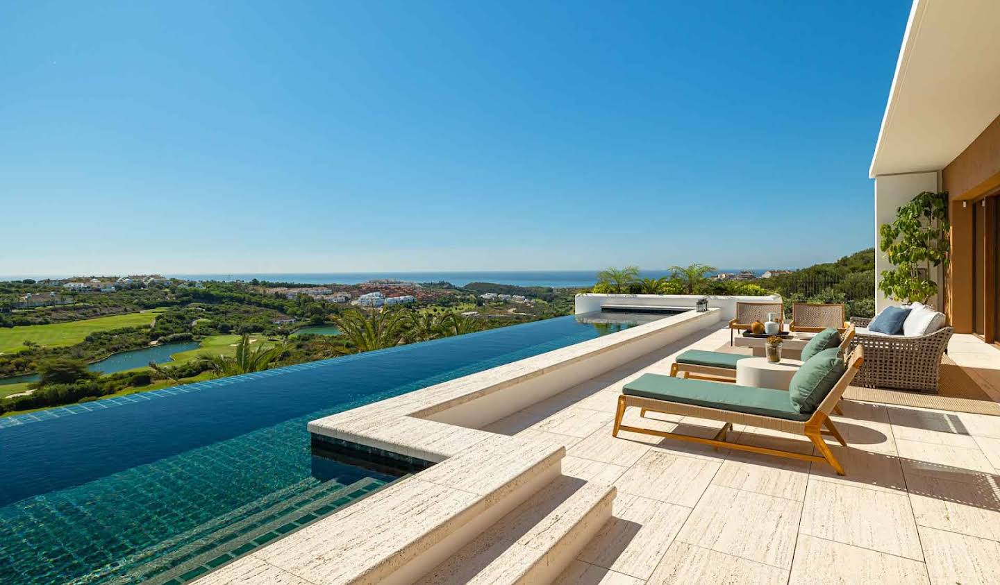 Villa with terrace Casares