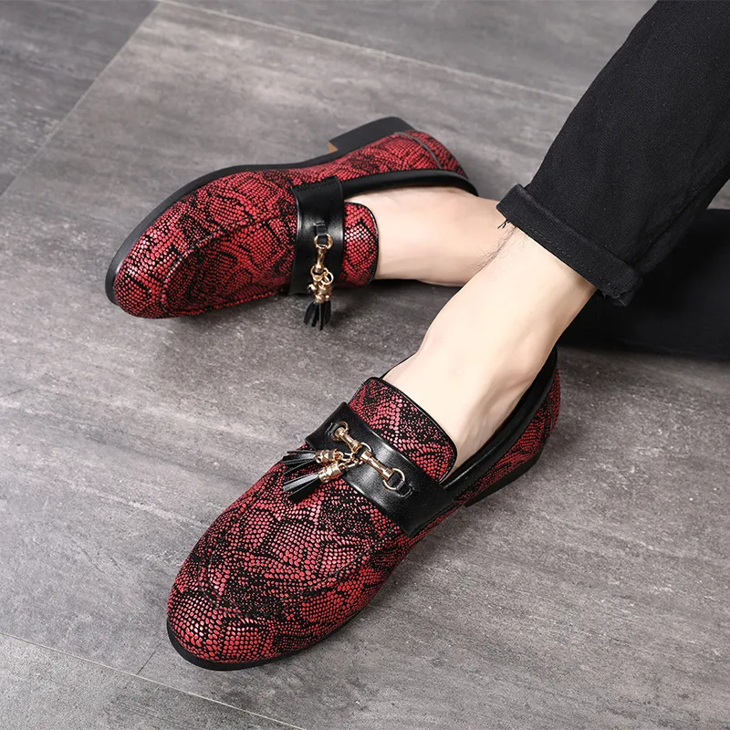 Scarpe British Tide per comfort eccezionale e stile duraturo. Perfette per affrontare qualsiasi condizione climatica e attività all'aperto.