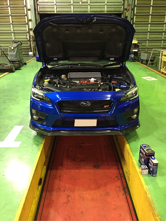 WRX STIのエンジンオイル交換・ワコーズ 4CTーS 5w/40に関するカスタム事例の投稿画像1枚目