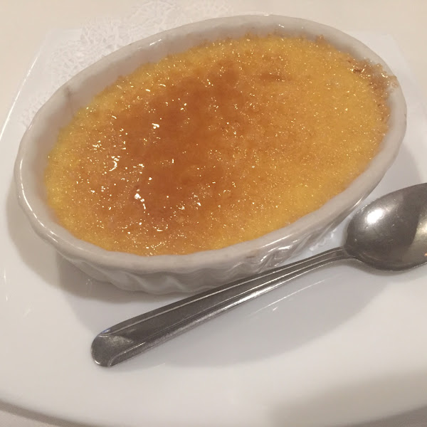 Delicious crime brûlée for dessert!