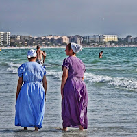 avec le pieds dans l'eau.. di 