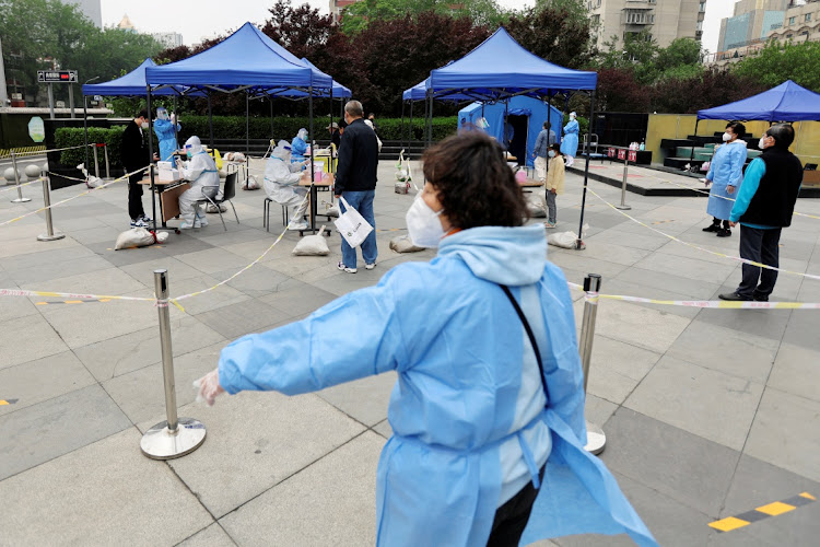 People line up at a makeshift testing site during a mass testing for Covid-19 in Chaoyang district of Beijing, China, on May 10 2022. Picture: REUTERS/TINGSHU WANG