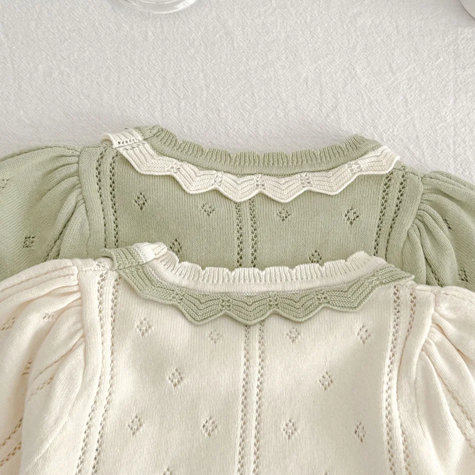 Holle gebreide korte mouwen set Zomers comfort en stijl met deze luchtige set van ademende gebreide stof. Ideaal voor warme dagen en een relaxte uitstraling.