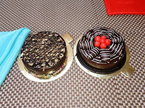 Chocolate Kitkat Crunch And Chocolate Delight Cake