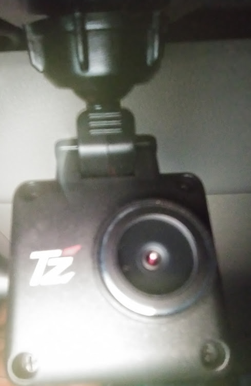 アルファードのJ-AutoShow・ドラレコ何使ってる？・ドラレコは必須？・リアは何も見えない件・久しぶりにショッピングへに関するカスタム事例の投稿画像2枚目