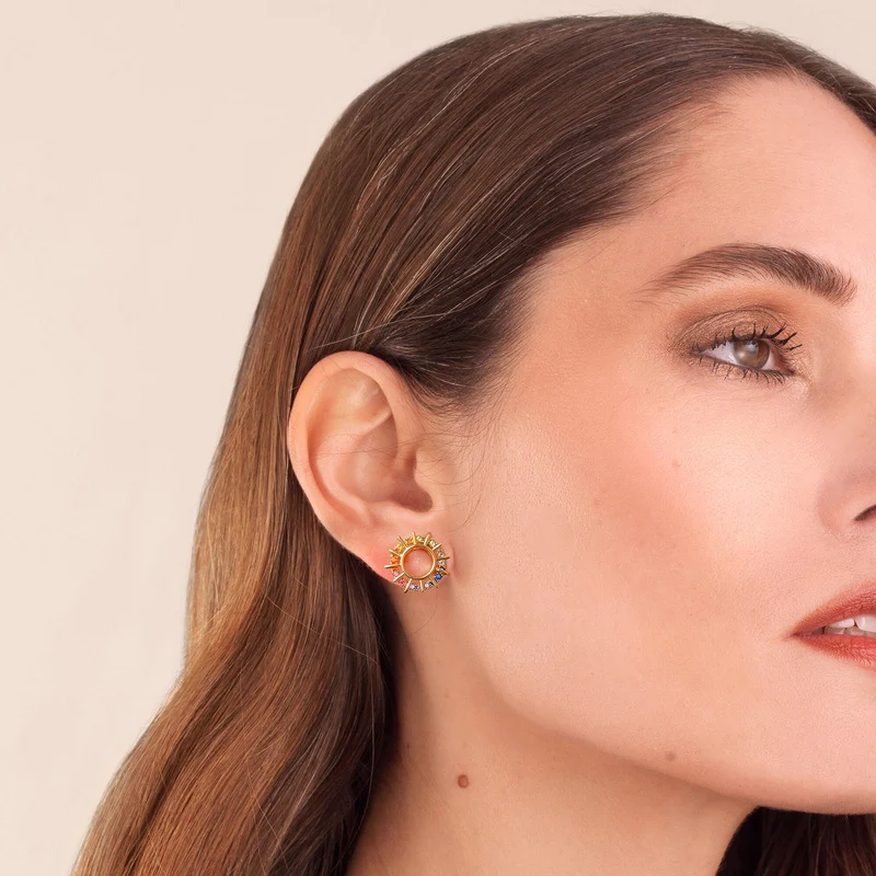 Boucles d'oreilles clous arc-en-ciel en argent sterling S925 avec zirconias colorées soleil, pour un éclat joyeux et lumineux.