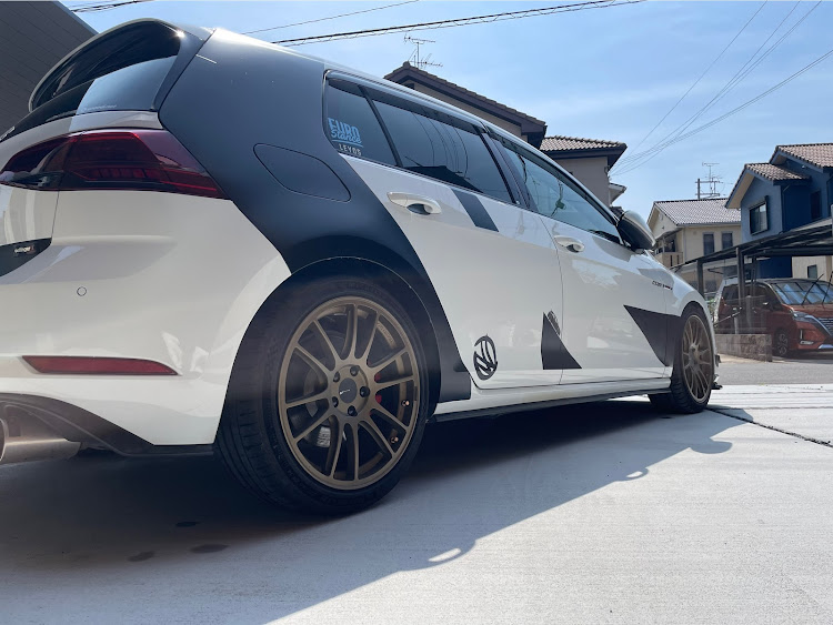 ゴルフGTIのゴルフGTI・ラッピング・斜め45度後方の美学・DIYに関するカスタム事例の投稿画像7枚目