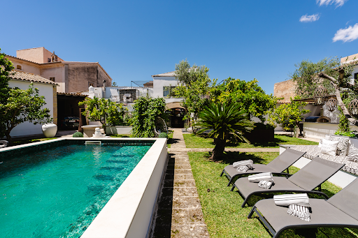 House with pool and garden 2