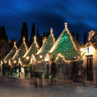 Flusso di gente ad Alberobello. di 