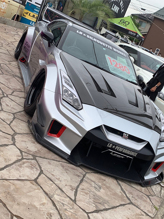 NISSAN GT-RのkuhI・不正改造車取締月間・ドライブ・キリッ顔・GT-Rしか勝たんに関するカスタム事例の投稿画像3枚目
