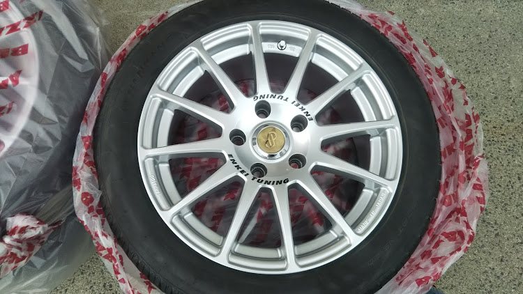 スイフトスポーツのスイスポ・zc33s・zc32s・ホイール交換・ナンカンに関するカスタム事例の投稿画像1枚目