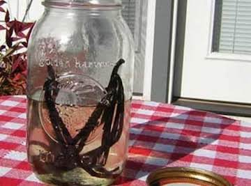 HOMEMADE VANILLA EXTRACT