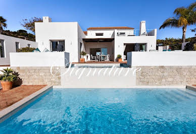 Villa with pool 2