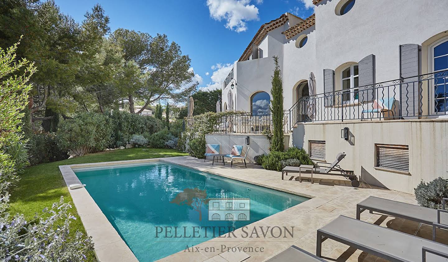 House with pool and terrace Eguilles