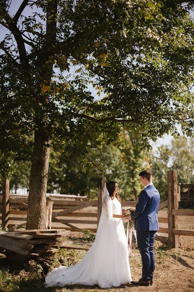 Wedding photographer Arina Miloserdova (miloserdovaarin). Photo of 4 January 2016