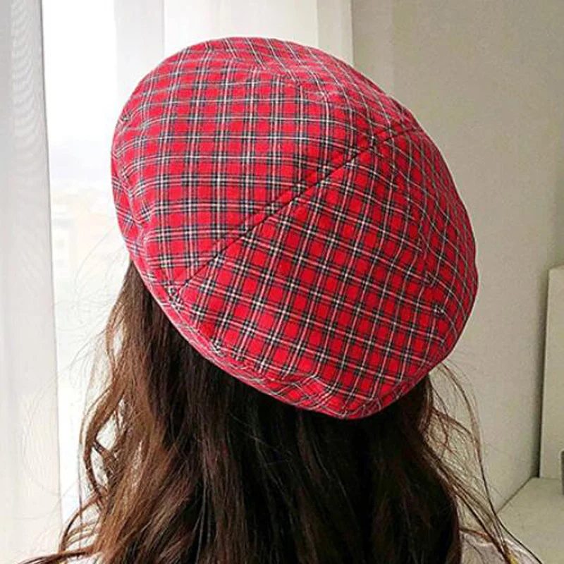 Béret de voyage littéraire et simple pour étudiants. Confort, style intemporel et praticité réunis pour vos aventures étudiantes.