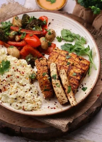 Grilled Paneer With Potato Mash And Vegetables