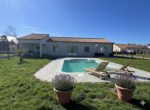 Maison avec piscine et jardin 2