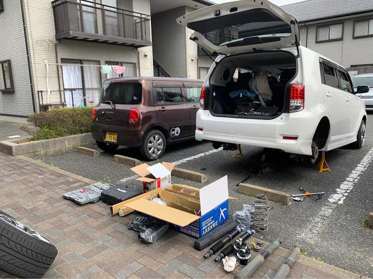 カローラルミオンの車高調取付・DIY・腹下擦りまくり・車高調整・コロナウイルスに負けるなに関するカスタム事例の投稿画像1枚目