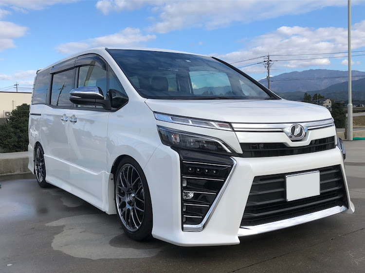 ヴォクシーの洗車・きれいになった✨に関するカスタム事例の投稿画像2枚目
