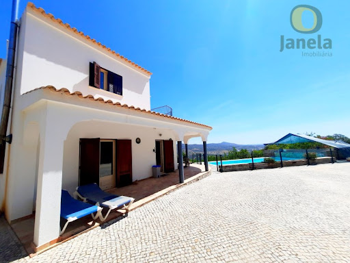 Maison avec piscine et terrasse 5