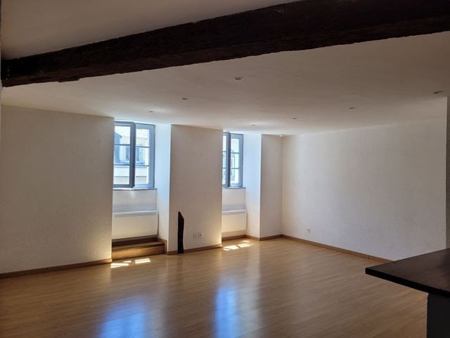 Location  appartement 3 pièces 67 m² à La Souterraine (23300), 594 €