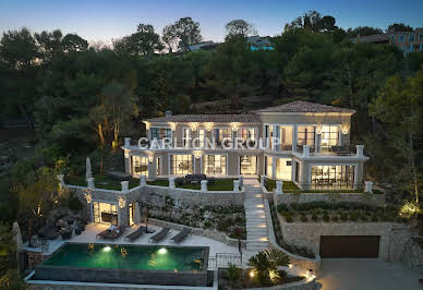 Villa avec piscine et terrasse 1