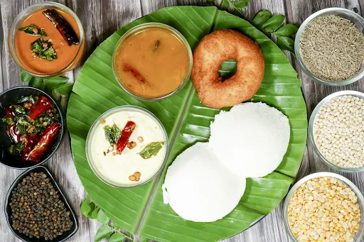 Idli [2 Pieces] With 1 Vada